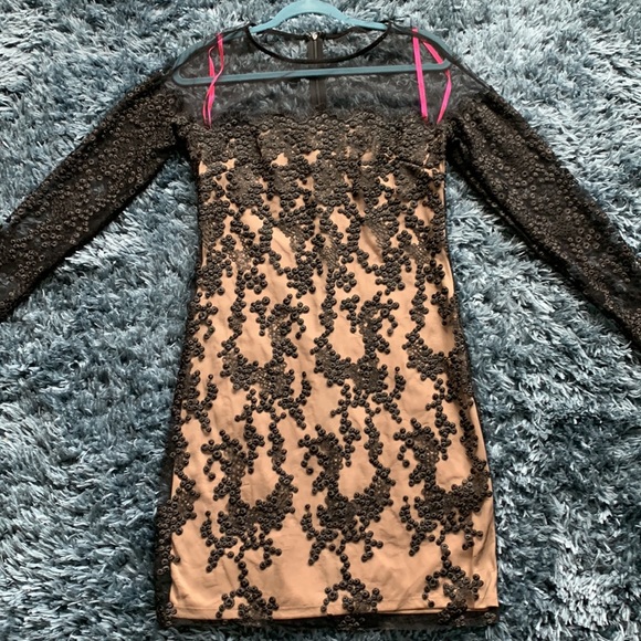 BETSEY JOHNSON ILLUSIONS LACE BLACK/NUDE SHEATH DRESS size 6 - Picture 5 of 8